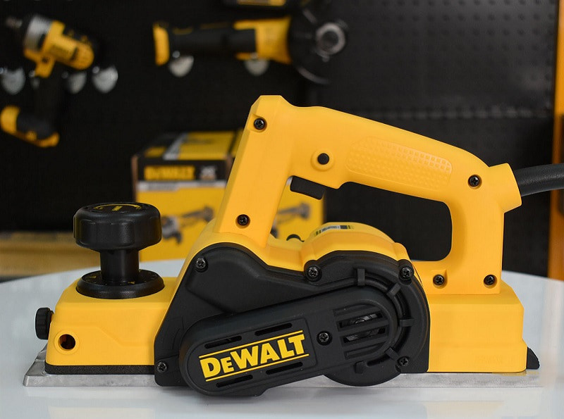 Máy bào gỗ Dewalt D26676-B1 có khả năng bào mạnh mẽ, chính xác