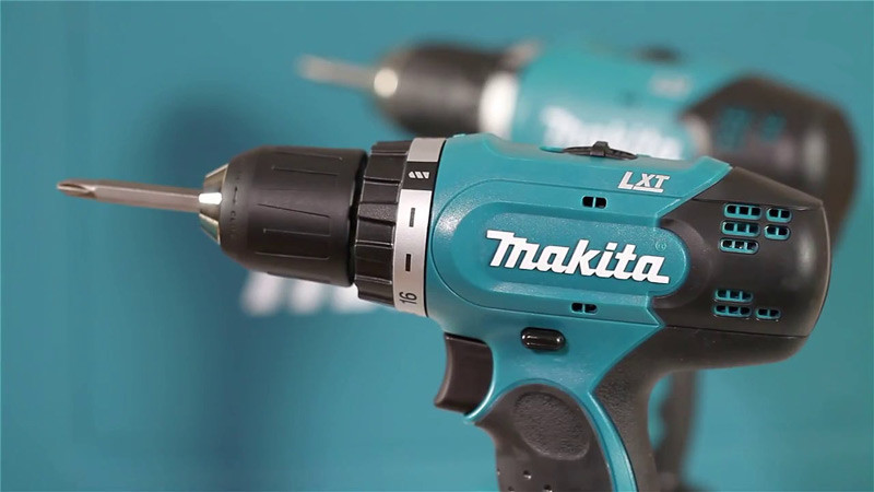 khoan-bat-vit-cam-tay-1