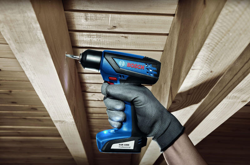 khoan-bat-vit-cam-tay-3