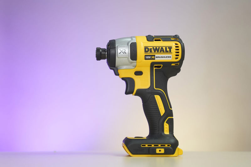 may-ban-vit-dewalt-2