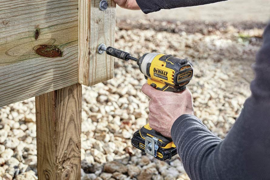 may-ban-vit-dewalt-20v-2