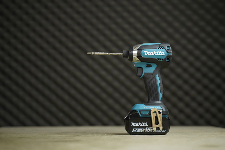may-ban-vit-makita-18v-2