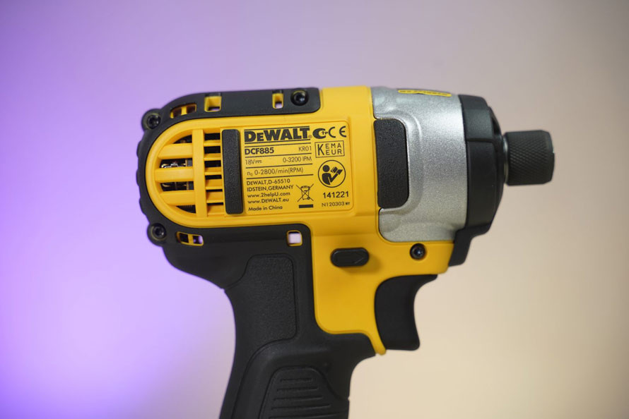 may-ban-vit-pin-dewalt-2
