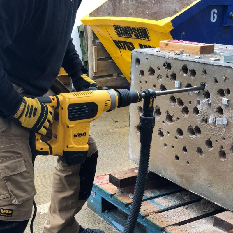 Máy đục bê tông Dewalt có lớp vỏ chắc chắn, chịu va đập, chống mài mòn tốt