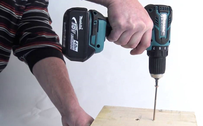 may-khoan-bat-vit-makita-1