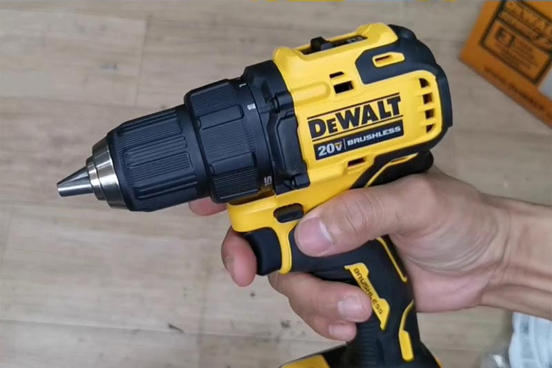may-van-vit-dung-pin-dewalt-3