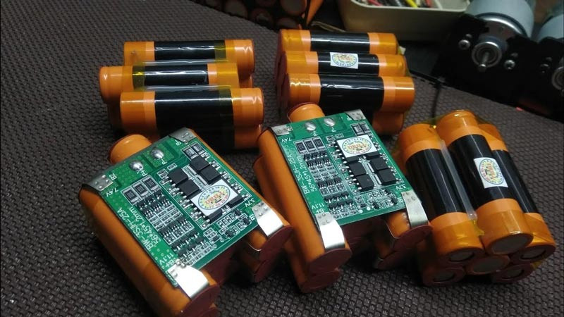 Đóng pin máy khoan giúp tiết kiệm chi phí cho người dùng