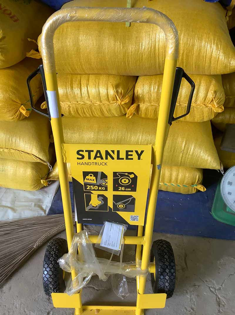 Xe đẩy hàng 2 bánh Stanley HT524 250kg thường dùng để vận chuyển hàng hóa