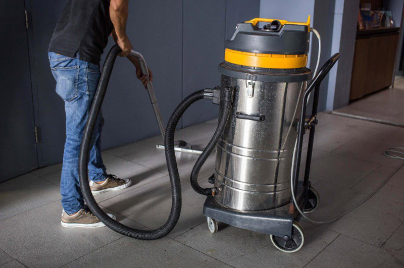 co-nen-mua-may-hut-bui-cong-nghiep-2