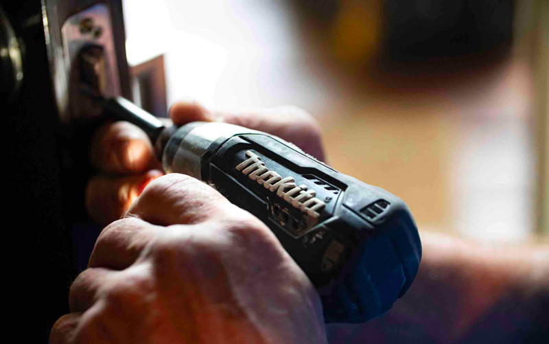 may-ban-vit-makita-3