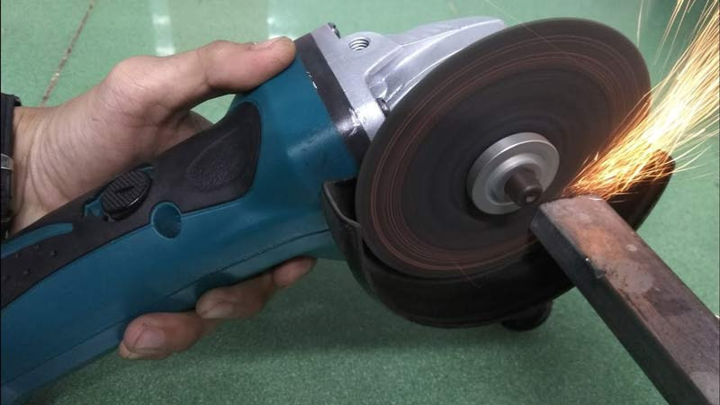 dung-may-mai-goc-danh-bong-kim-loai-2