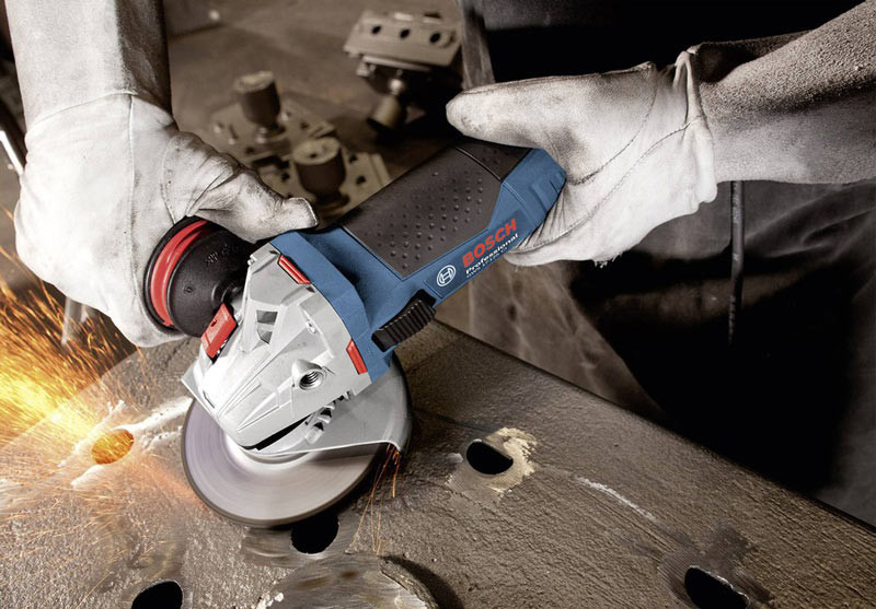 dung-may-mai-goc-danh-bong-kim-loai-4