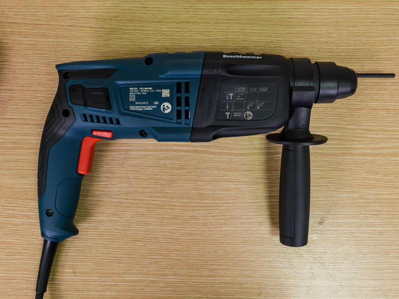 may-khoan-be-tong-bosch-gbh-220-1