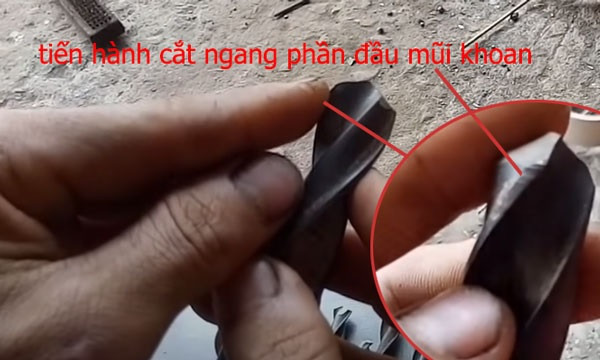 Cắt ngang phần đầu mũi khoan 