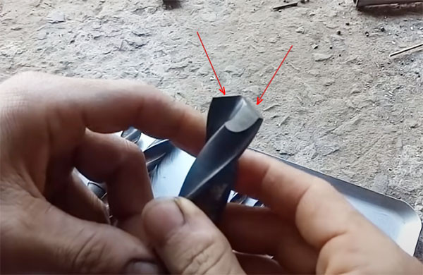 Kiểm tra mũi khoan sau khi mài