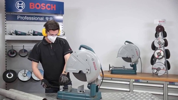 Cho máy cắt sắt bàn Bosch nghỉ ngơi sau 30 phút vận hành để động cơ không bị nóng