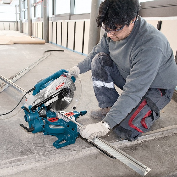 Máy cắt nhôm Bosch có cắt gỗ, cắt sắt được không?