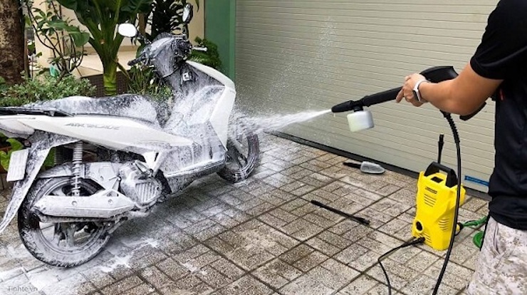 Máy xịt rửa xe gia đình có thể đánh bại mọi vết bẩn cứng đầu