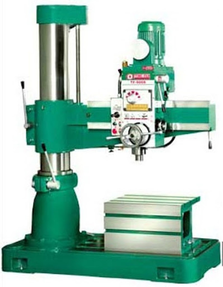 Cần trang bị kỹ càng đồ bảo hộ khi vận hành máy khoan bàn.