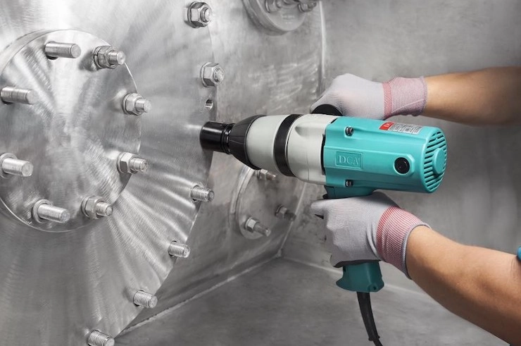 Máy bắn bu lông Makita được đánh giá cao trong công việc.