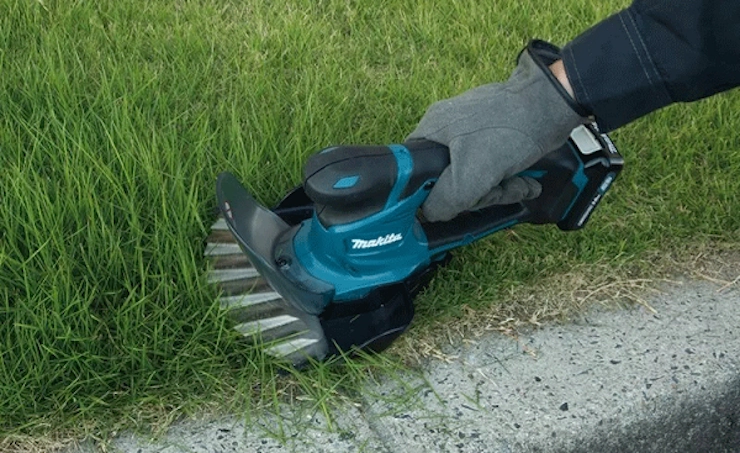 Máy cắt cỏ giúp tỉa cỏ hiệu quả và nhanh chóng