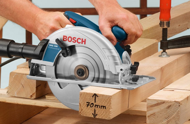 Máy cưa đĩa Bosch được dùng để cắt đường thẳng trên gỗ