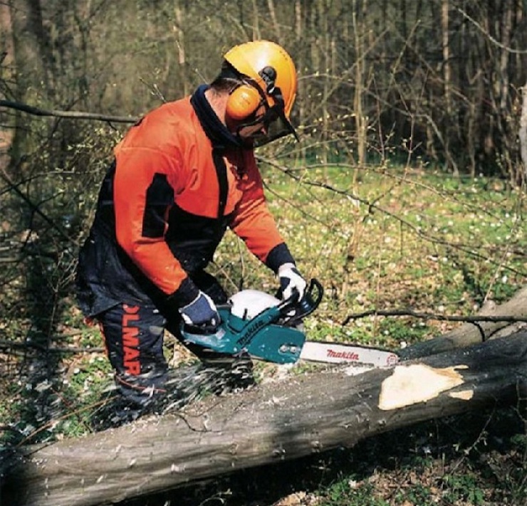 Máy cưa gỗ Makita EA3201S40B chạy xăng