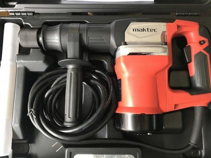 Máy đục bê tông Maktec MT860 được làm bằng chất liệu cao cấp