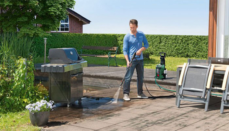 Mà còn có thể tưới cây, tắm thú cưng, dọn nhà,…