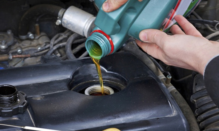 Thay dầu nhớt định kỳ cho máy xịt nước rửa xe