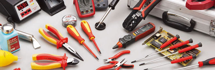 Cung cấp đầy đủ các sản phẩm là một trong những tiêu chí để đánh giá cửa hàng dụng cụ cầm tay uy tín