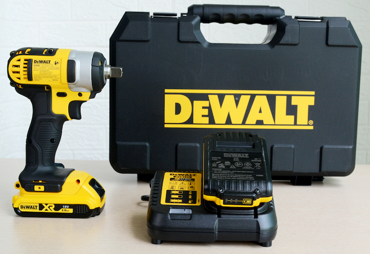 Máy vặn bu lông dùng pin Dewalt DCF880D2