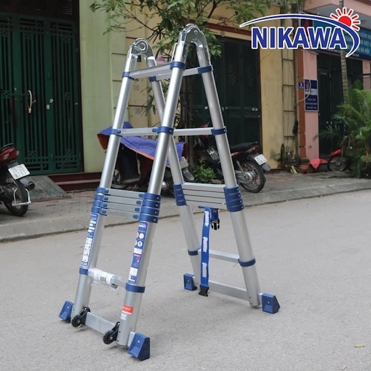 Dễ dàng điều chỉnh chiều dài không đồng đều ở 2 chân phụ để đặt thang ở những địa hình không bằng phẳng