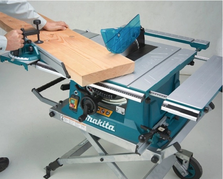 Máy cưa bàn Makita MLT100 có khả năng cắt gỗ nhanh và chính xác