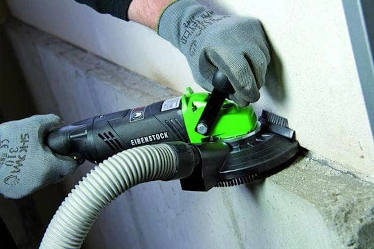 Máy mài cầm tay có thể mài được ở những góc hẹp, chi tiết nhỏ