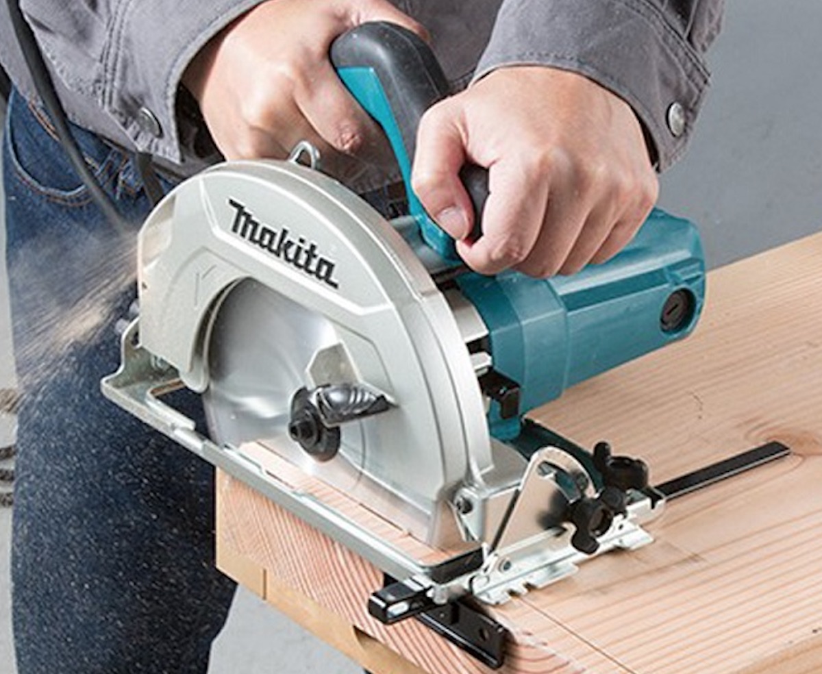 may-mai-go-makita-hs7010