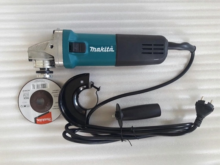 Máy mài makita 9553b được rất nhiều khách hàng ưa chuộng
