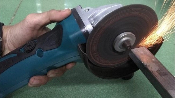 Máy mài Makita 9553NB vận hành mạnh mẽ, tốc độ cắt nhanh, chính xác