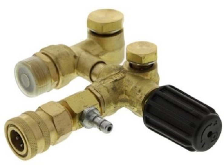 Vặn chặt van áp lực để máy phun rửa cao áp Karcher lên áp tốt hơn