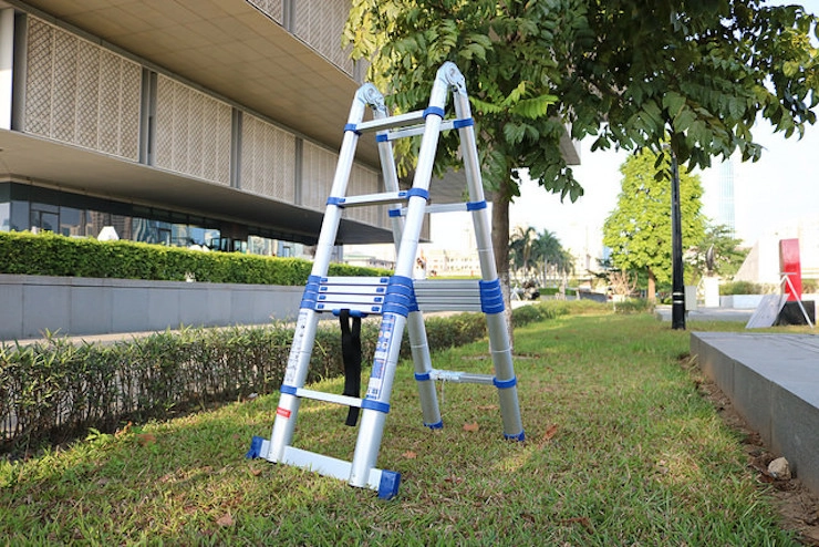 Vị trí đặt thang nhôm phải chắc chắn và không trơn trượt
