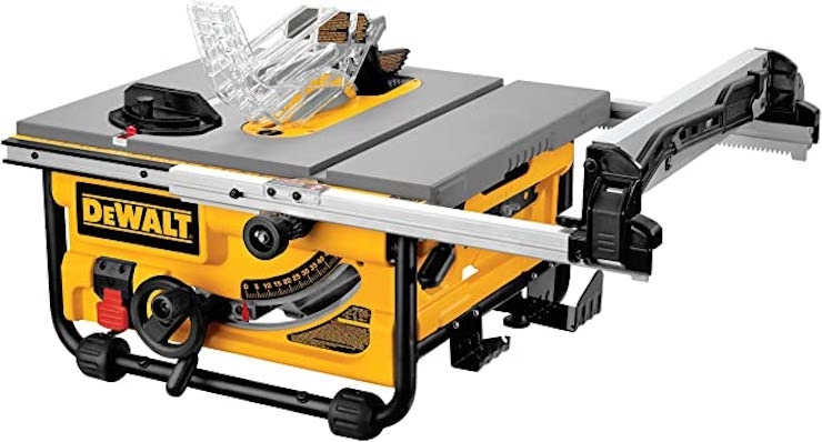 Máy cưa gỗ bàn là thiết bị không thể thiếu trong ngành mộc